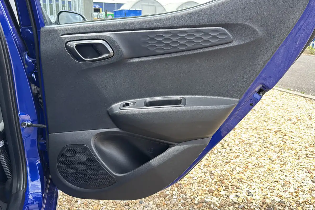 2022-hyundai-i10-10-se-connect-big-28