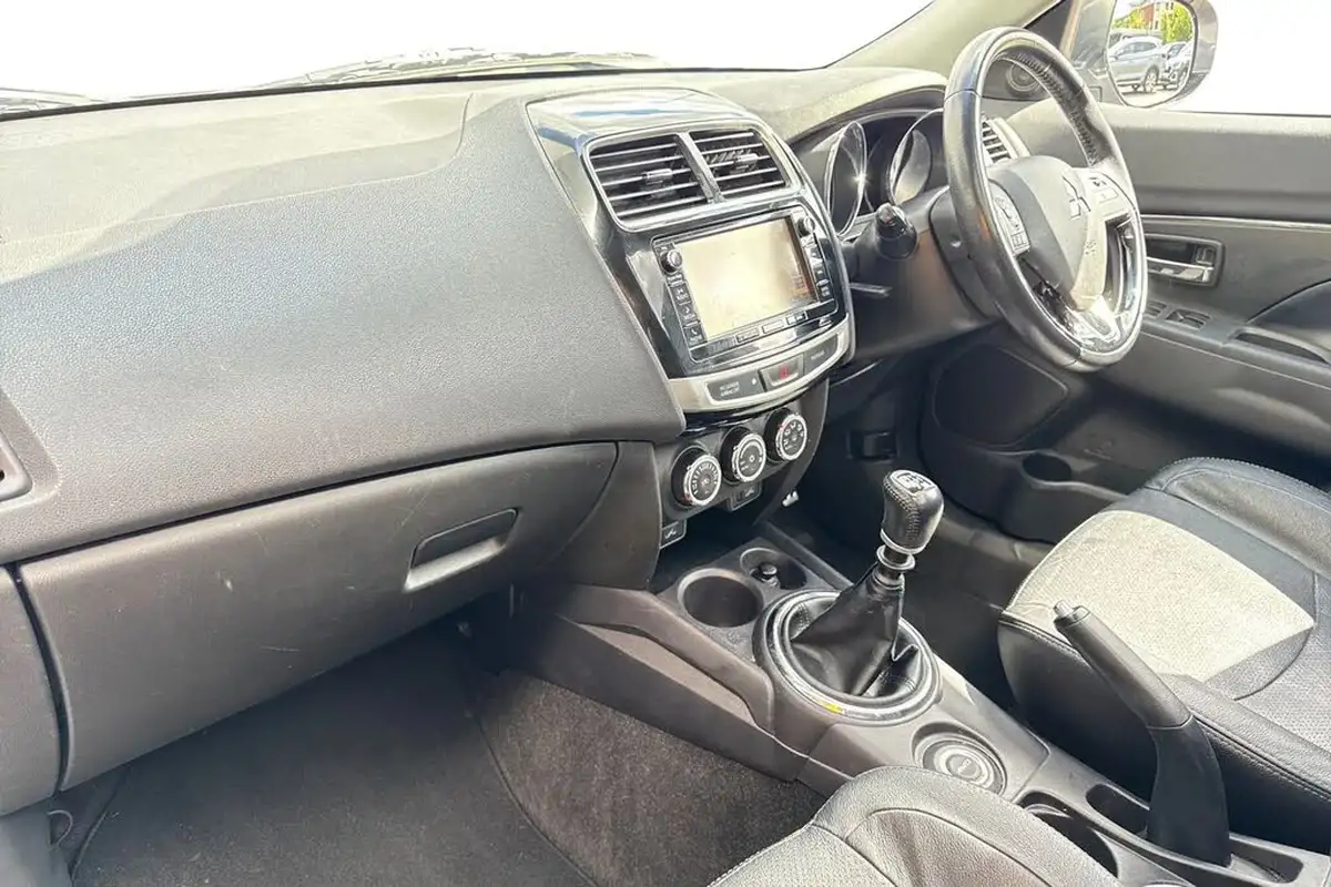 2017-mitsubishi-asx-16d-4-big-14