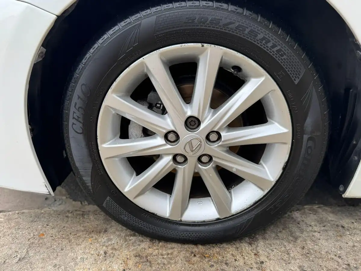2012-lexus-ct-200h-18-se-l-cruise-big-24