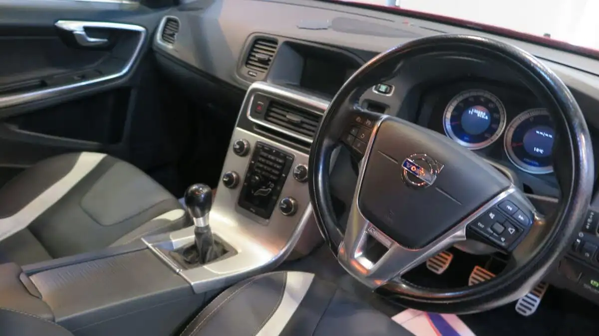 2012-volvo-v60-20td-d3-ocean-race-big-15