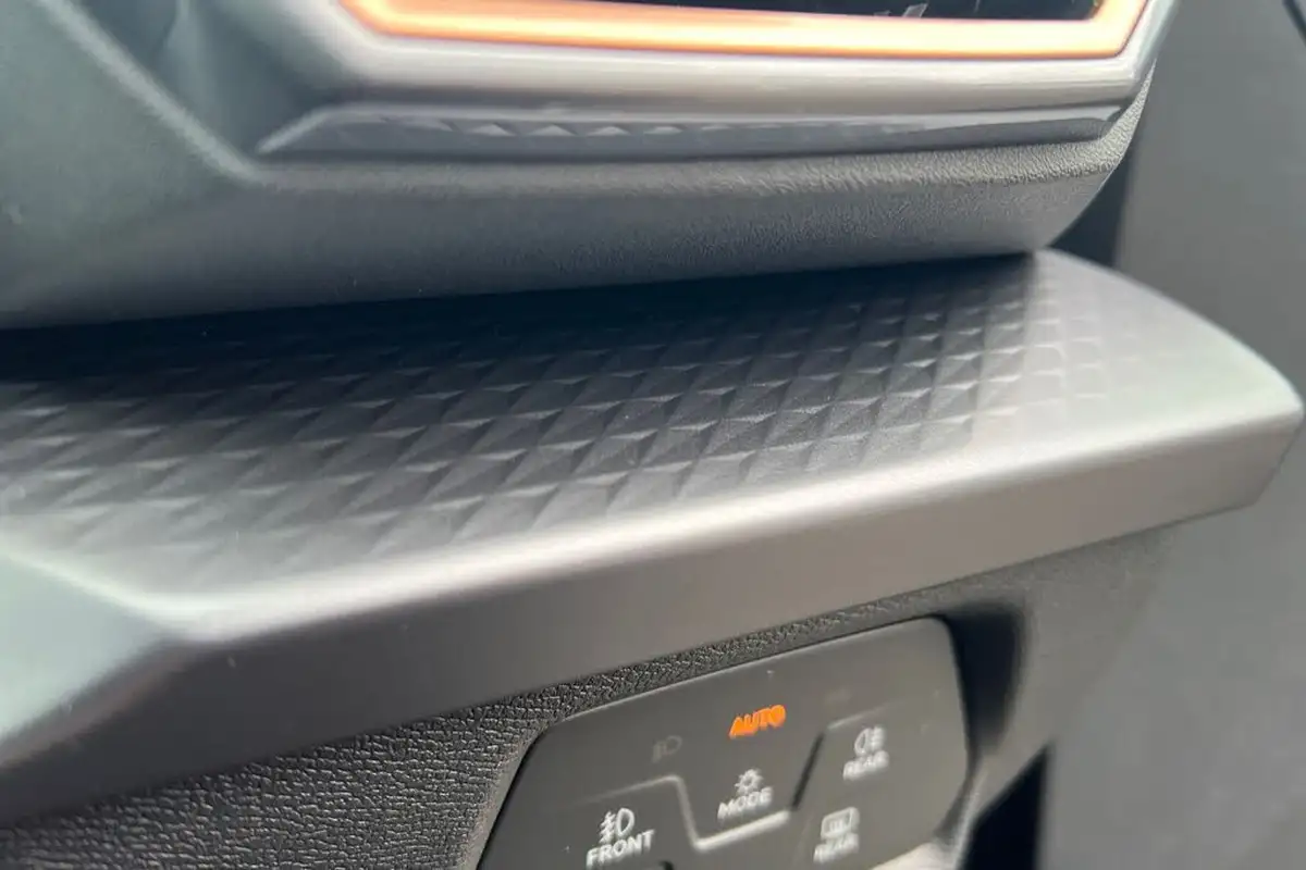 2024-cupra-formentor-15-e-hybrid-vz2-big-34