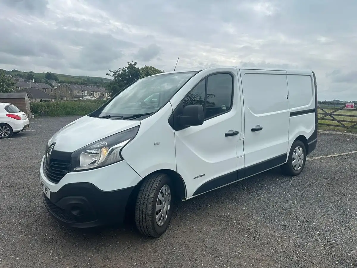 2017-renault-trafic-16dci-sl29-120-business-e6-panel-big-10