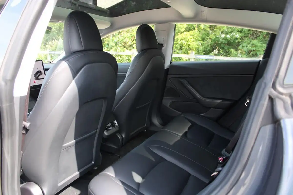 2020-tesla-model-3-e-long-range-big-21