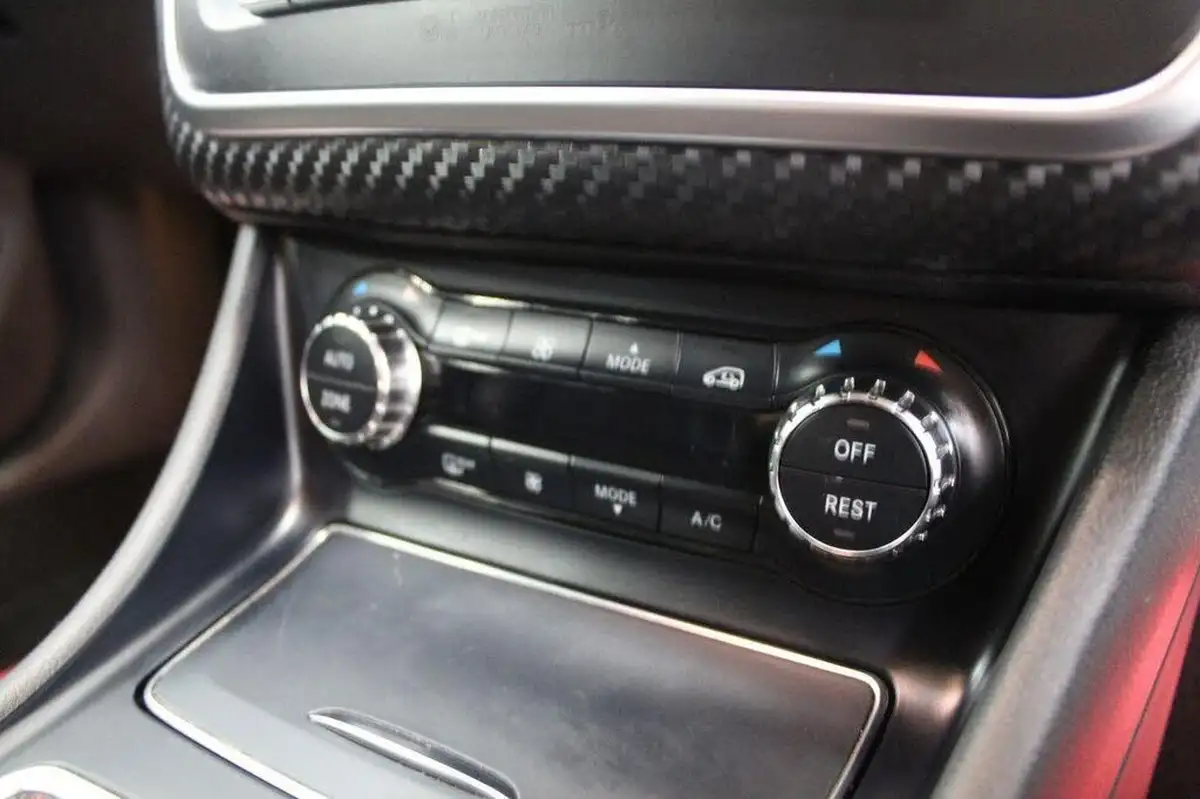 2017-mercedes-benz-a-class-15d-a180d-amg-line-ss-big-39