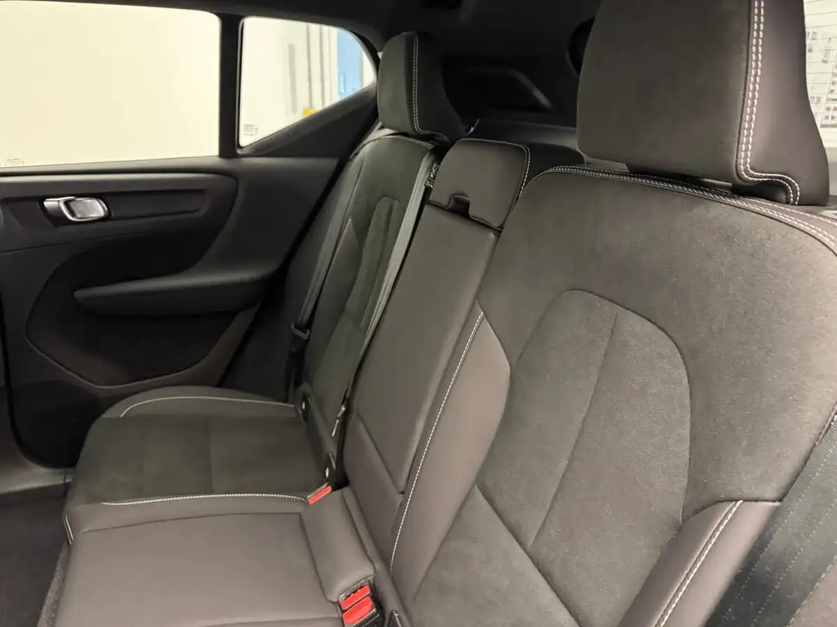 2024-volvo-xc40-20-b3-plus-big-17