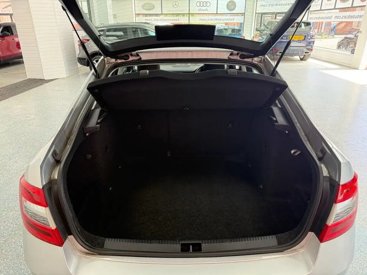 2018-skoda-octavia-15-tsi-se-act-hatchback-big-8