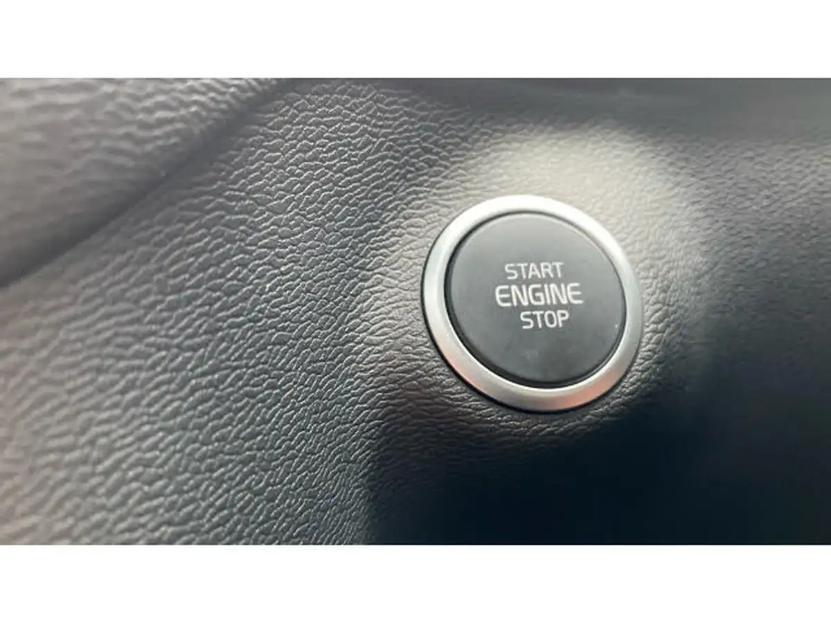 2024-volvo-xc40-20-b3-ultra-black-edition-big-21