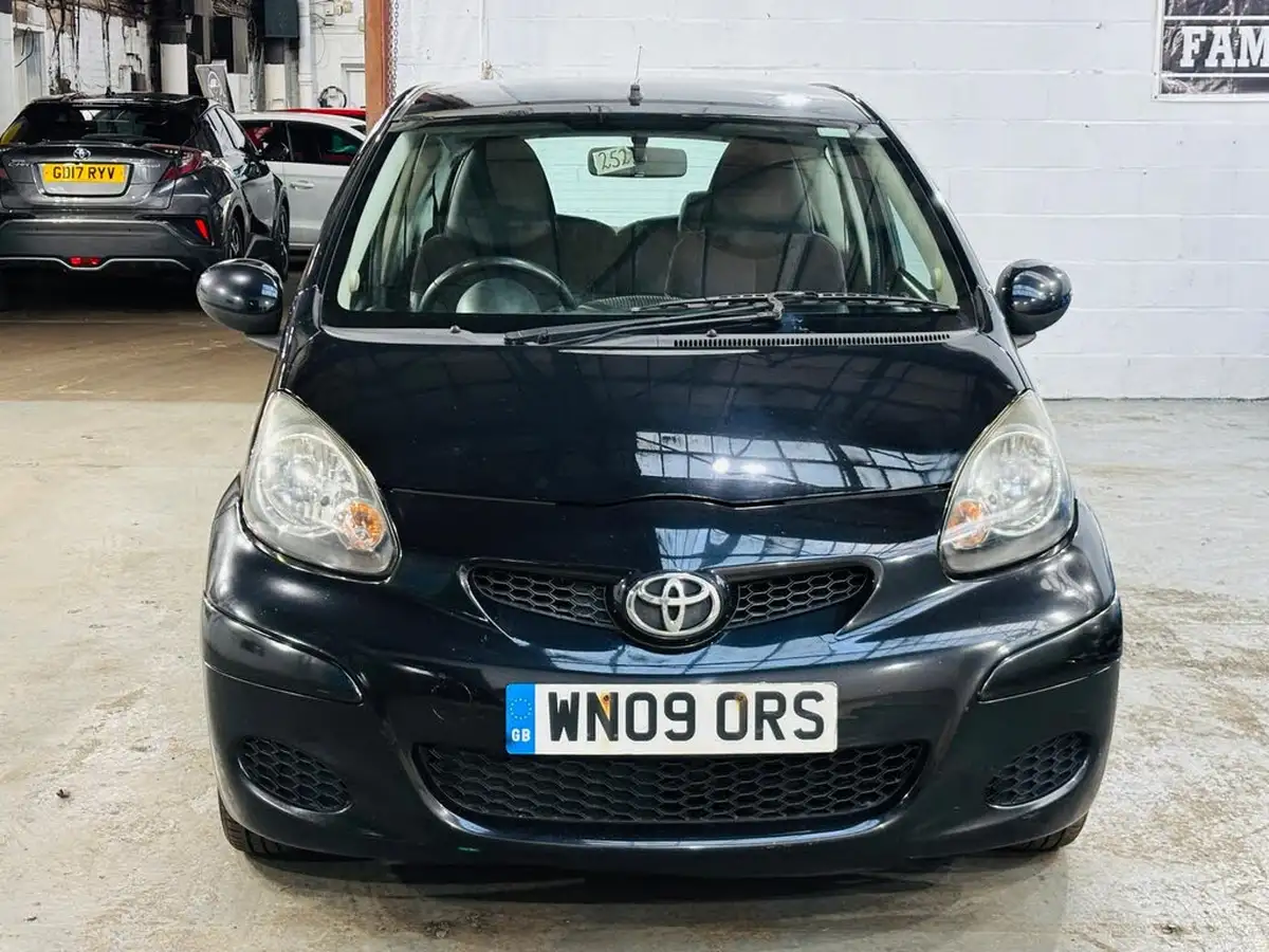 2009-toyota-aygo-10-aygo-black-3d-big-1