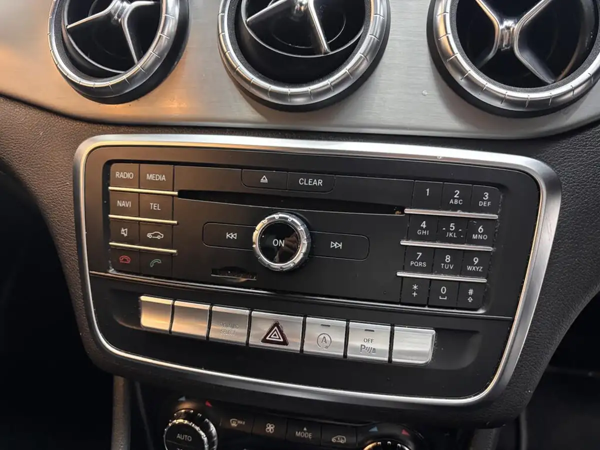 2017-mercedes-benz-cla-21d-cla-220-amg-line-coupe-4d-big-38