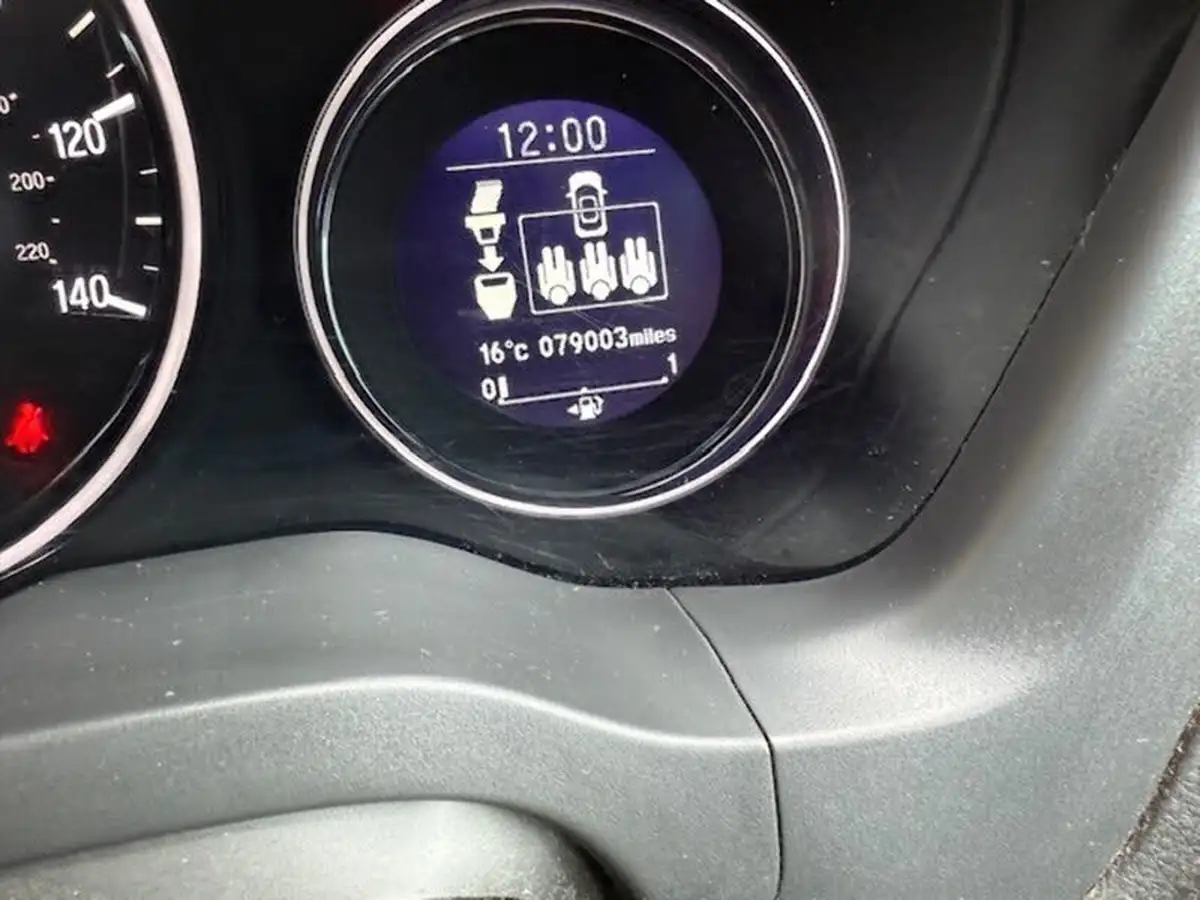2015-honda-hr-v-16-i-dtec-se-navi-big-14