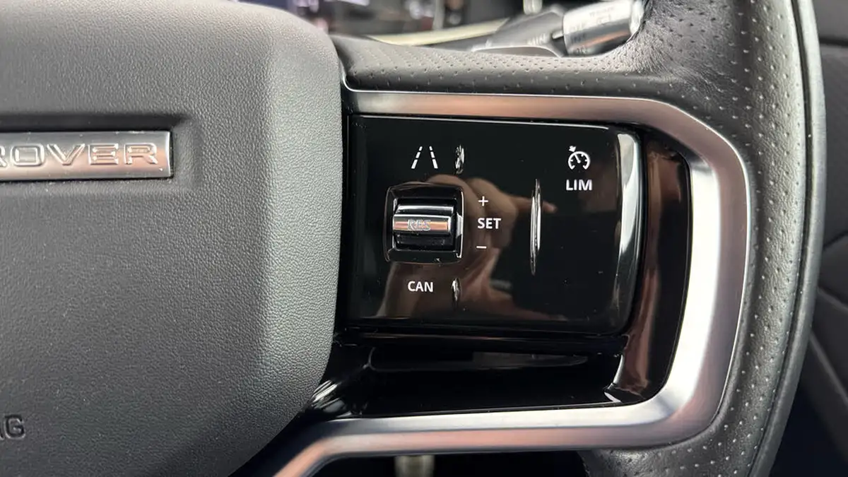 2022-land-rover-range-rover-evoque-15-p300e-r-dynamic-s-big-21