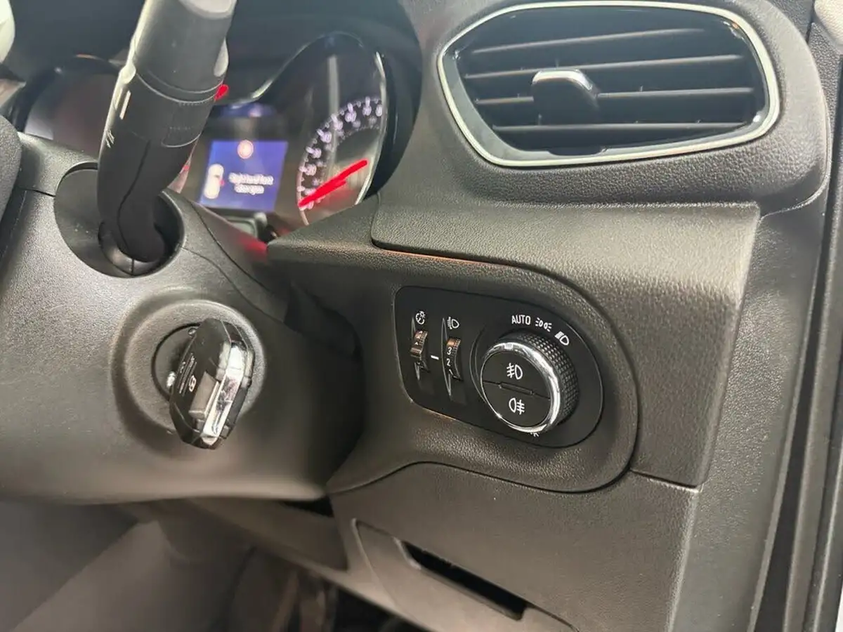 2020-vauxhall-grandland-x-12-se-premium-big-25