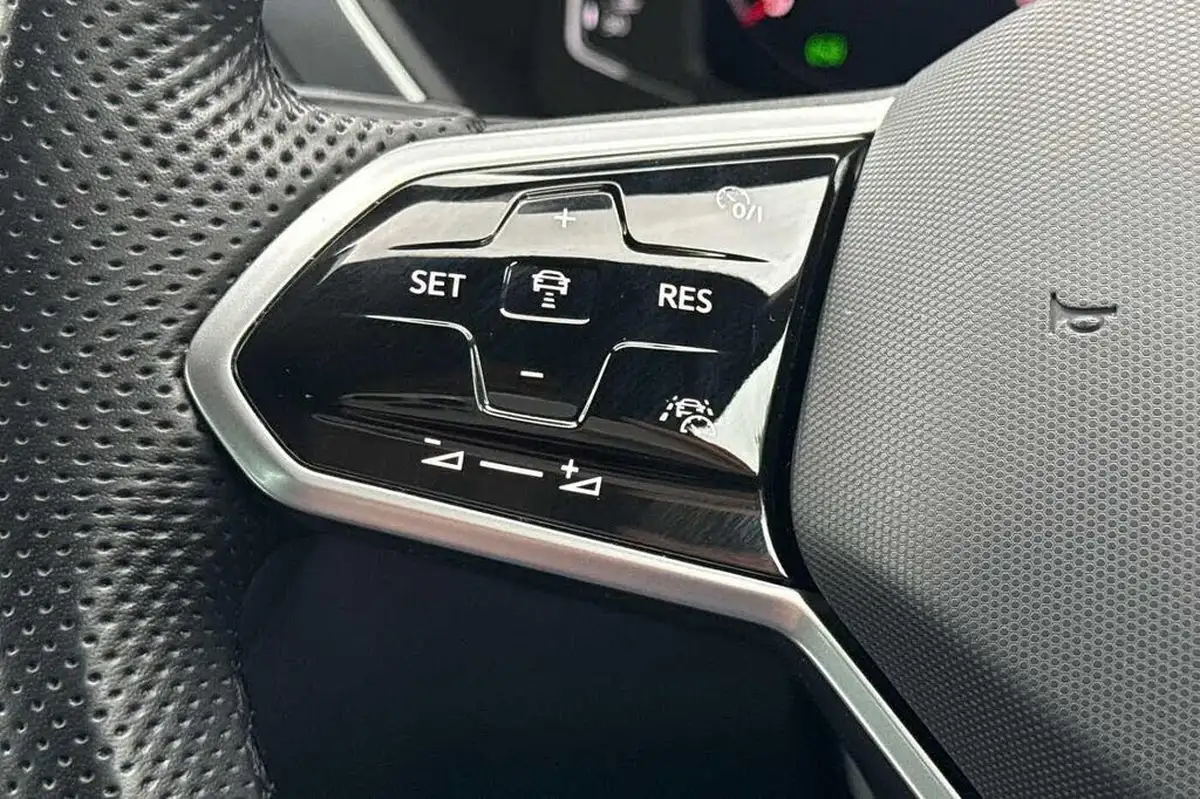 2023-volkswagen-tiguan-15-tsi-r-line-edition-big-14
