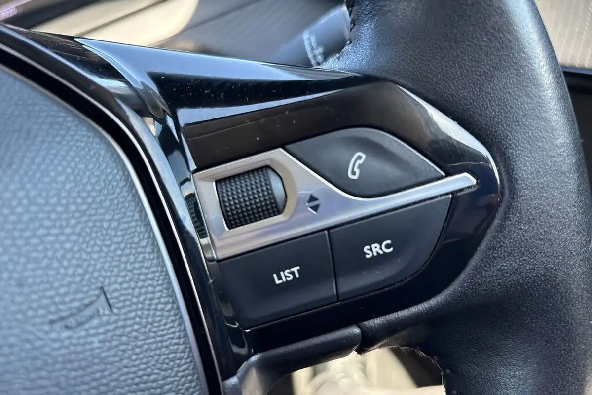 2021-peugeot-208-12-puretech-allure-100bhp-big-21