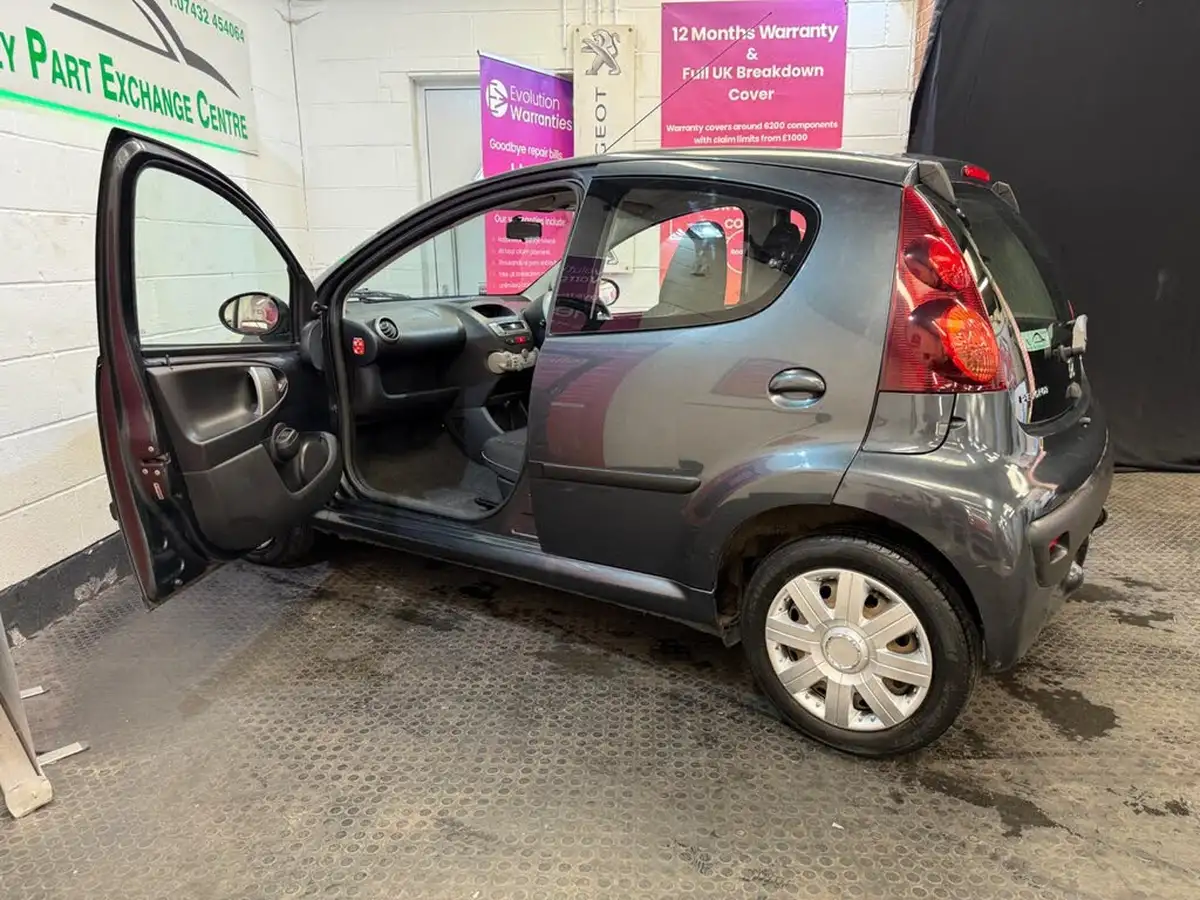 2014-peugeot-107-10-active-5d-big-20