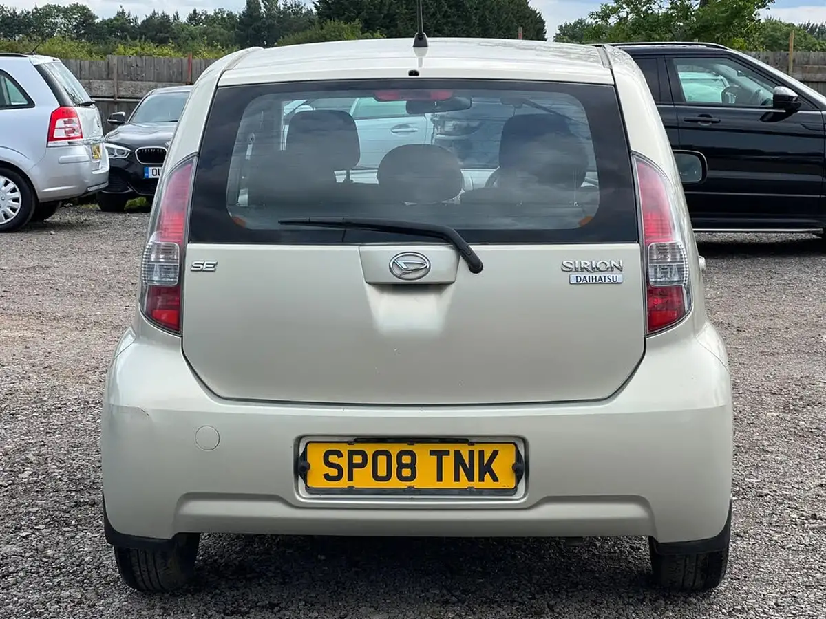 2008-daihatsu-sirion-13-se-big-8