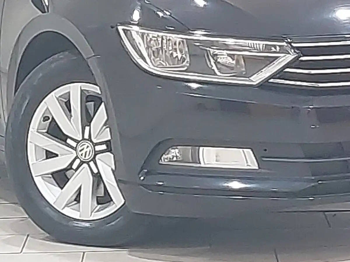 2015-volkswagen-passat-16tdi-bmtss-saloon-4d-big-8