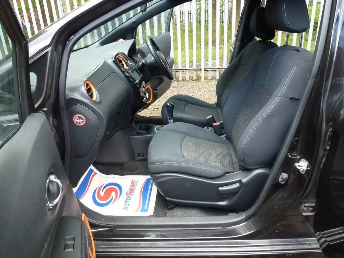 2016-nissan-note-12-black-edition-big-10