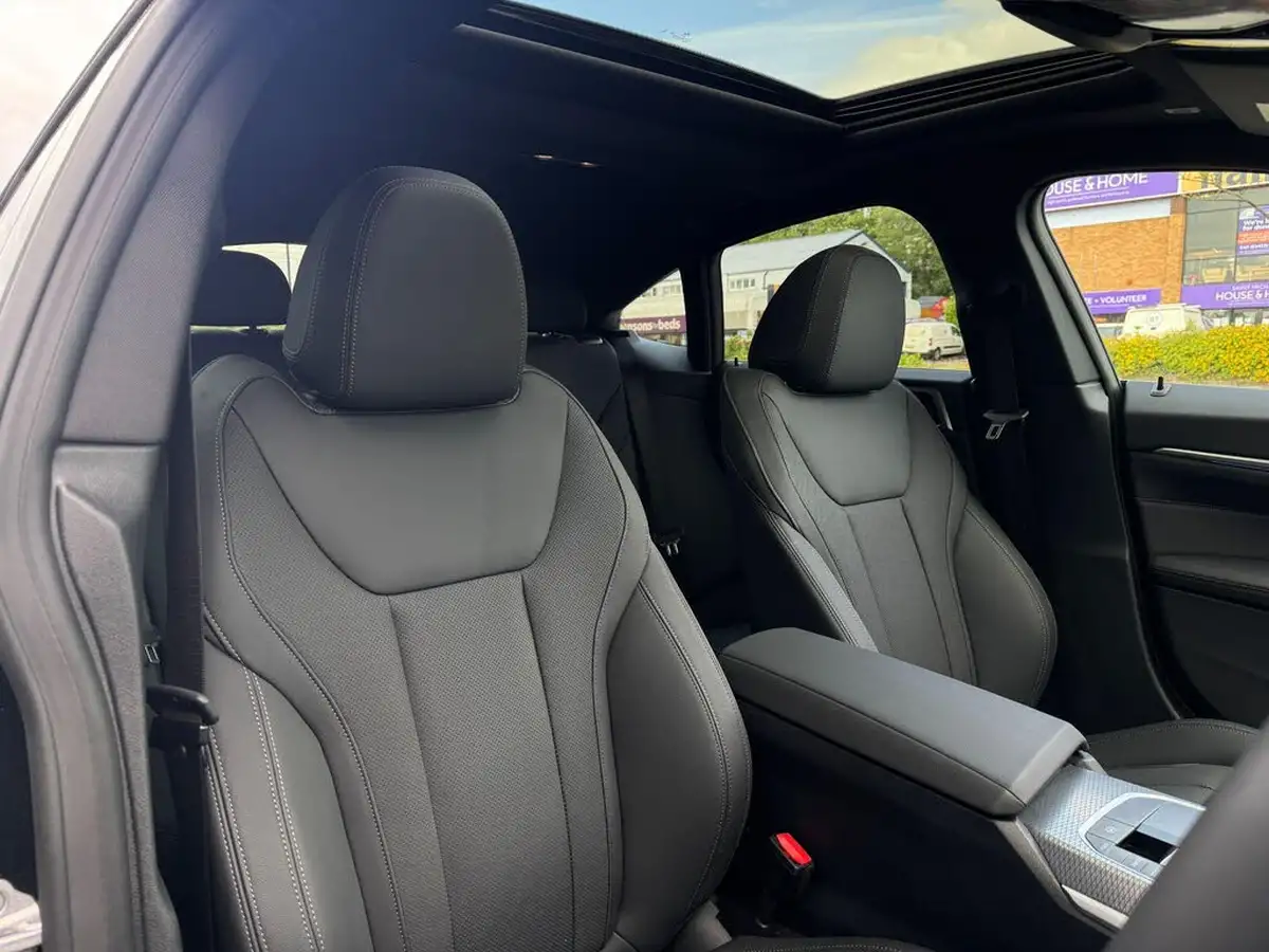 2025-bmw-i4-e-m50-big-13