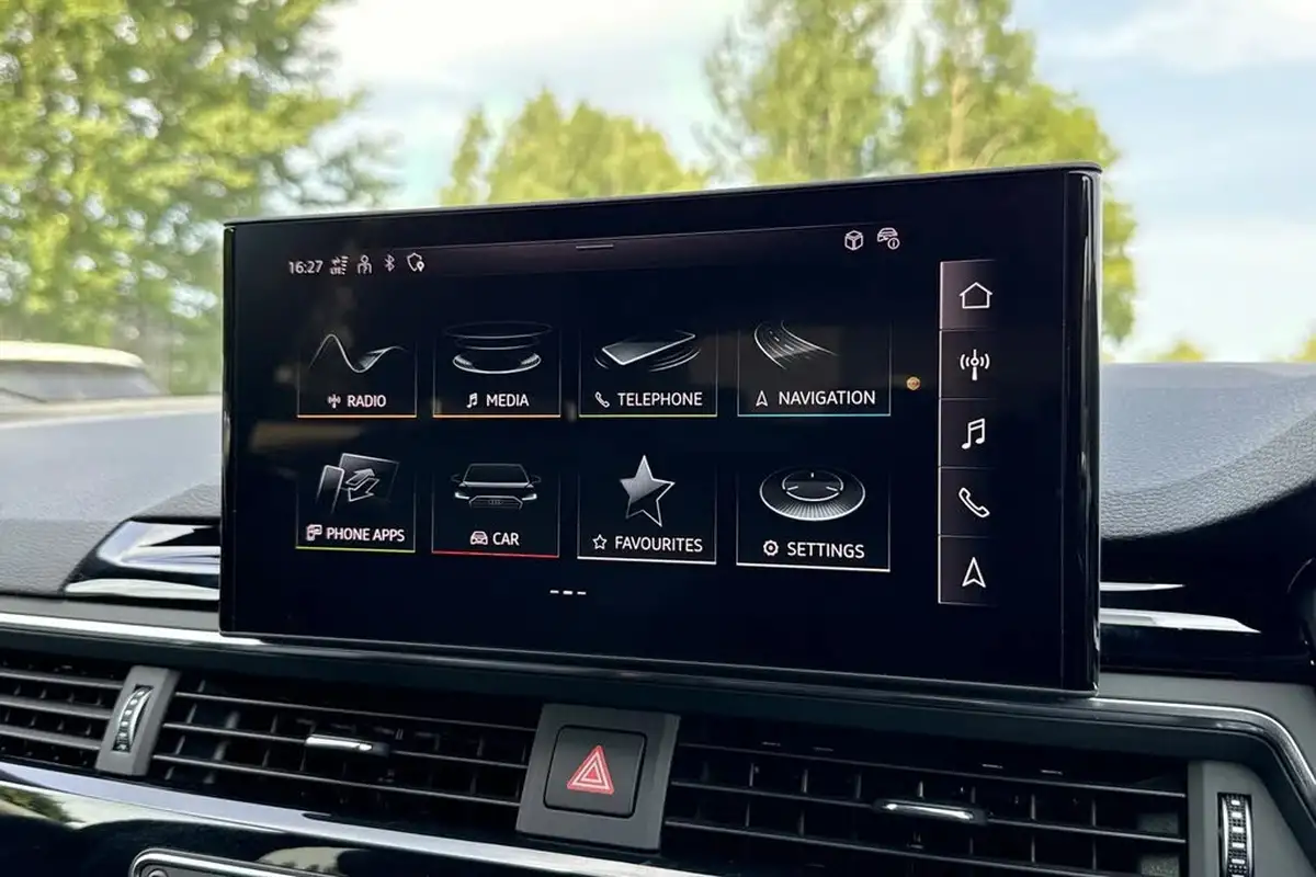 2024-audi-a4-avant-20-35-tfsi-black-edition-big-16