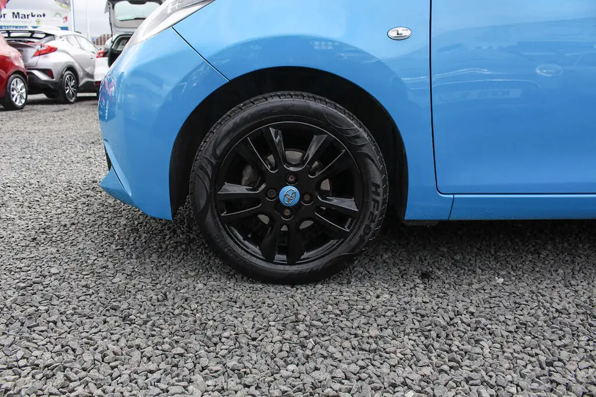 2015-toyota-aygo-10-vvt-i-x-cite-2-68bhp-x-tra-convenience-5d-big-13