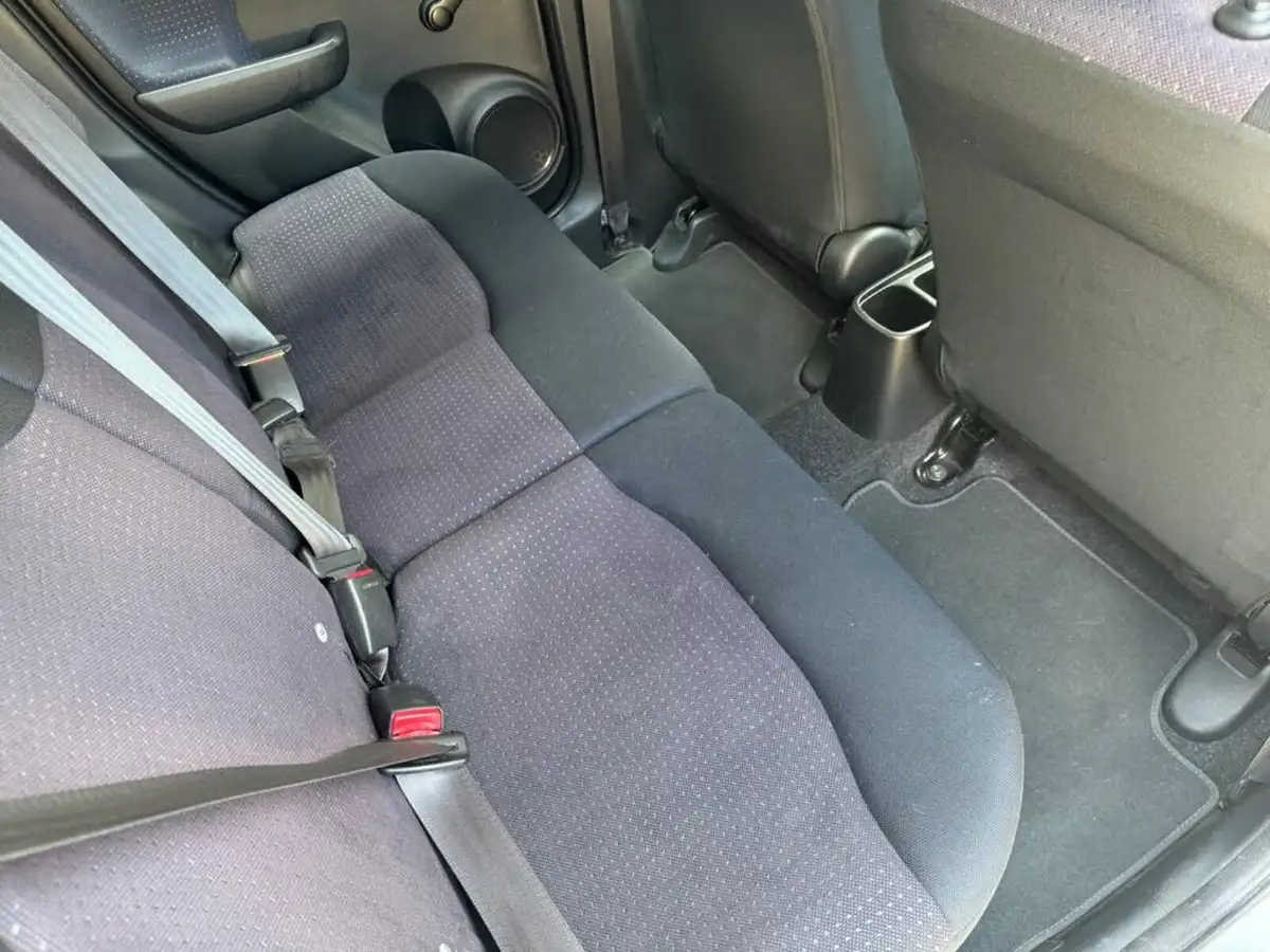 2010-honda-jazz-12-s-big-13