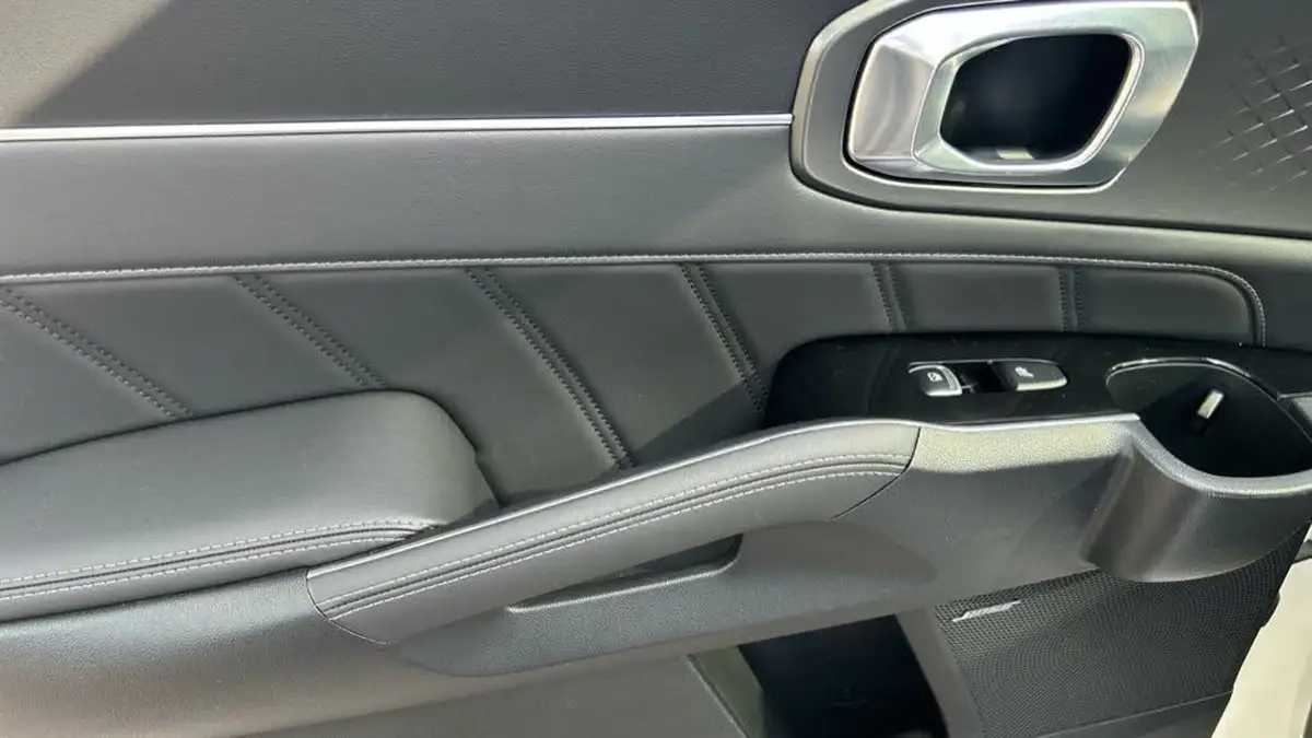 2023-kia-sorento-16-t-gdi-4-261bhp-phev-big-15