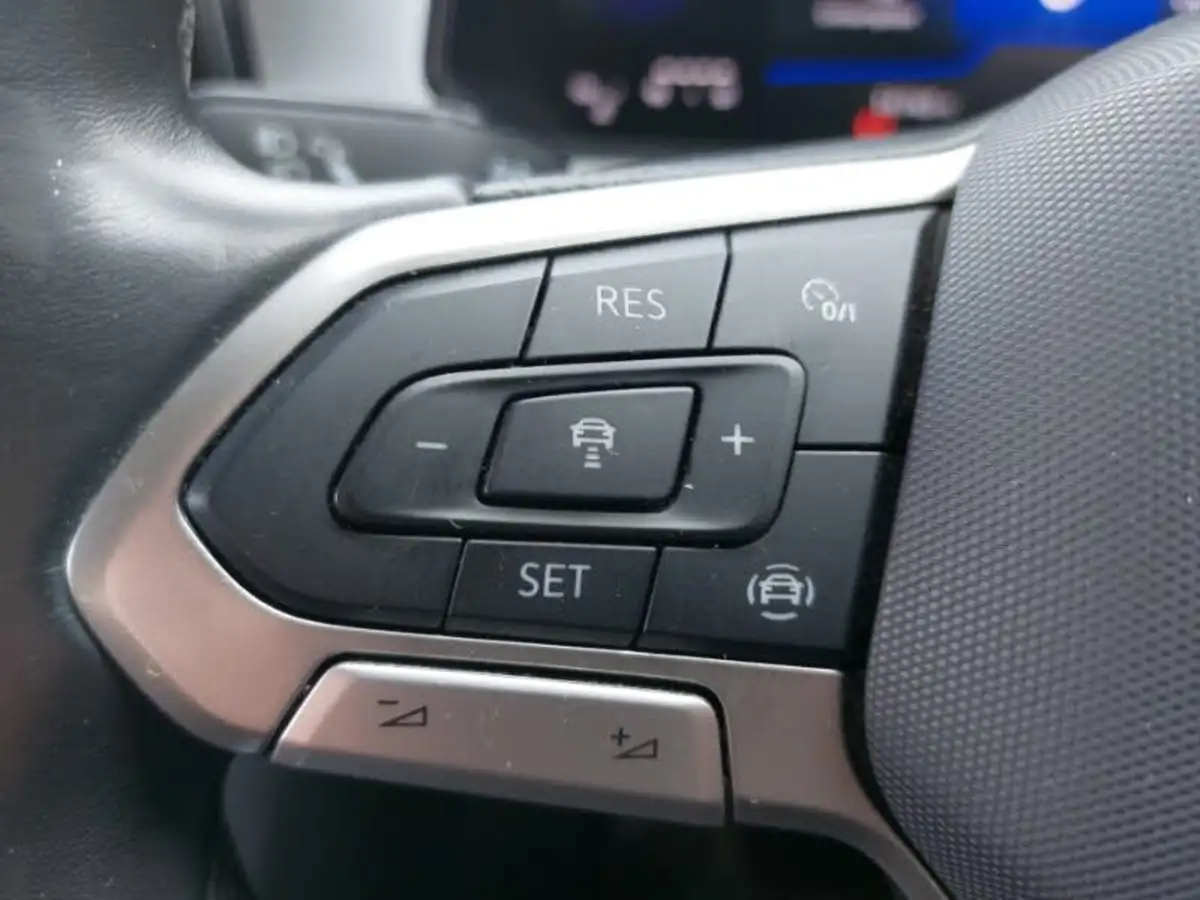 2024-volkswagen-t-roc-10-tsi-life-110ps-big-17