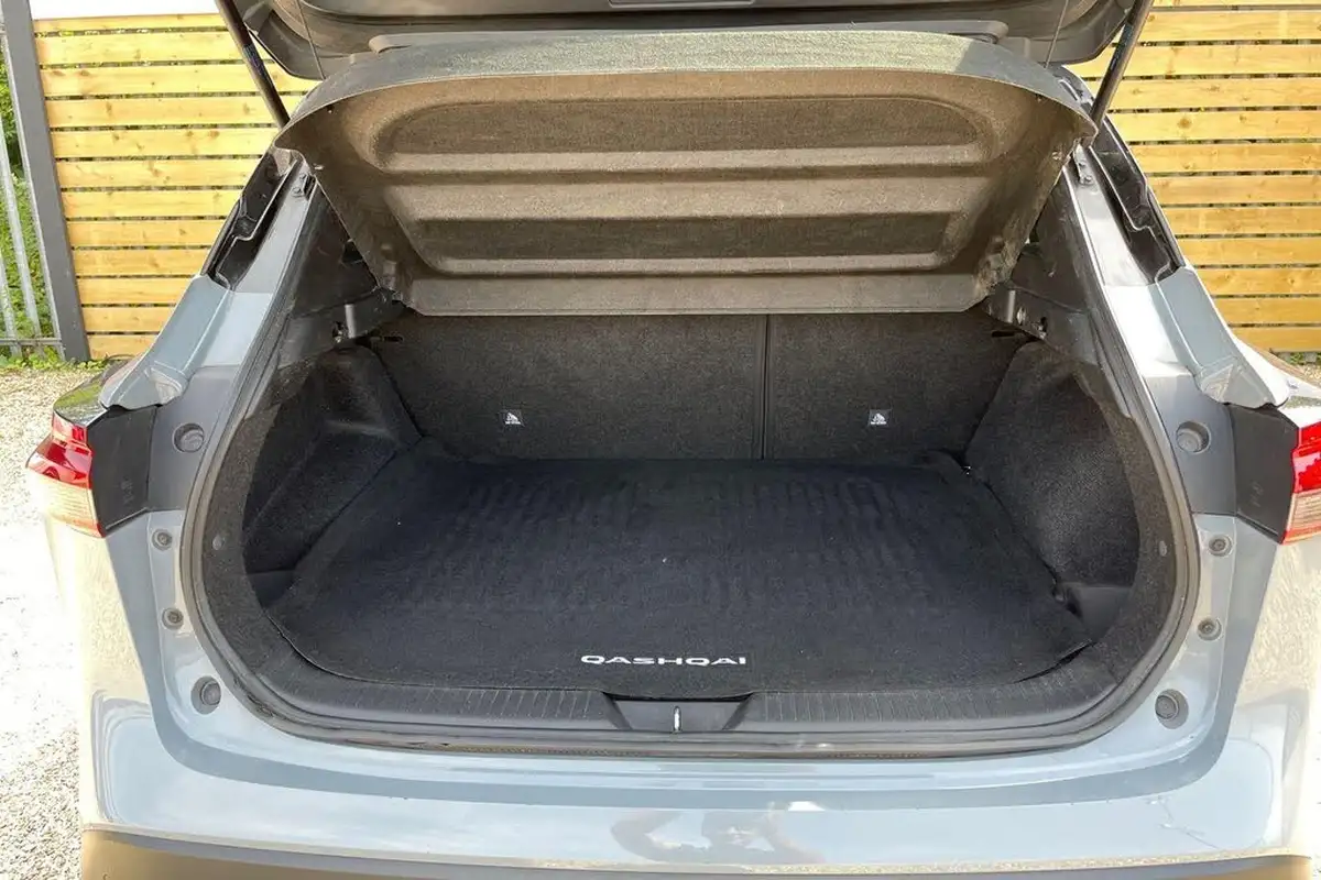 2021-nissan-qashqai-13-dig-t-premiere-edition-140ps-big-18