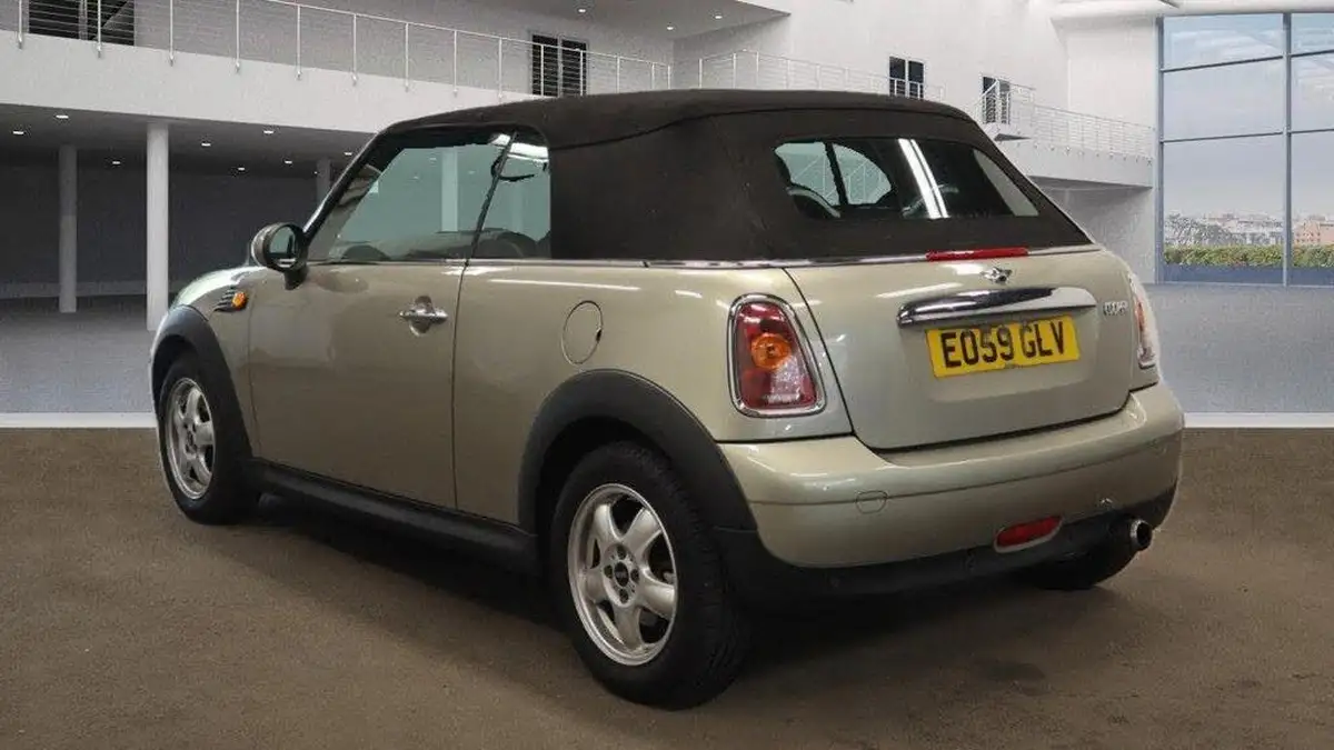 2009-mini-cooper-16-cooper-120bhp-convertible-2d-big-3