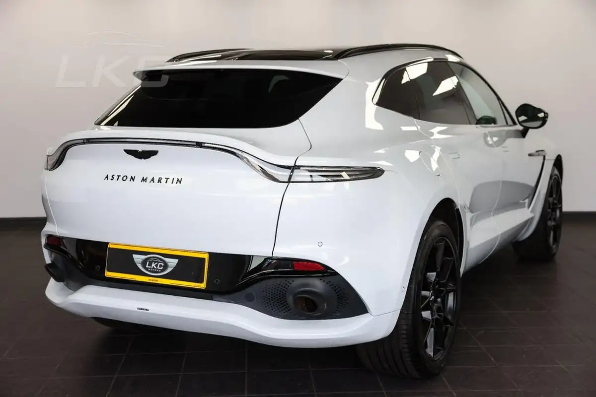 2020-aston-martin-dbx-40-v8-big-1