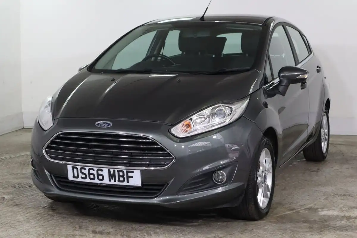 2016-ford-fiesta-125-zetec-5d-big-2