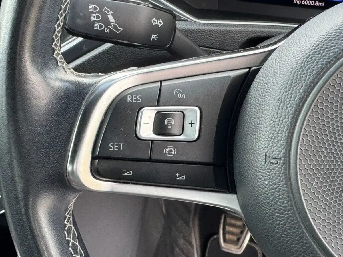 2019-volkswagen-t-roc-16tdi-r-line-big-55