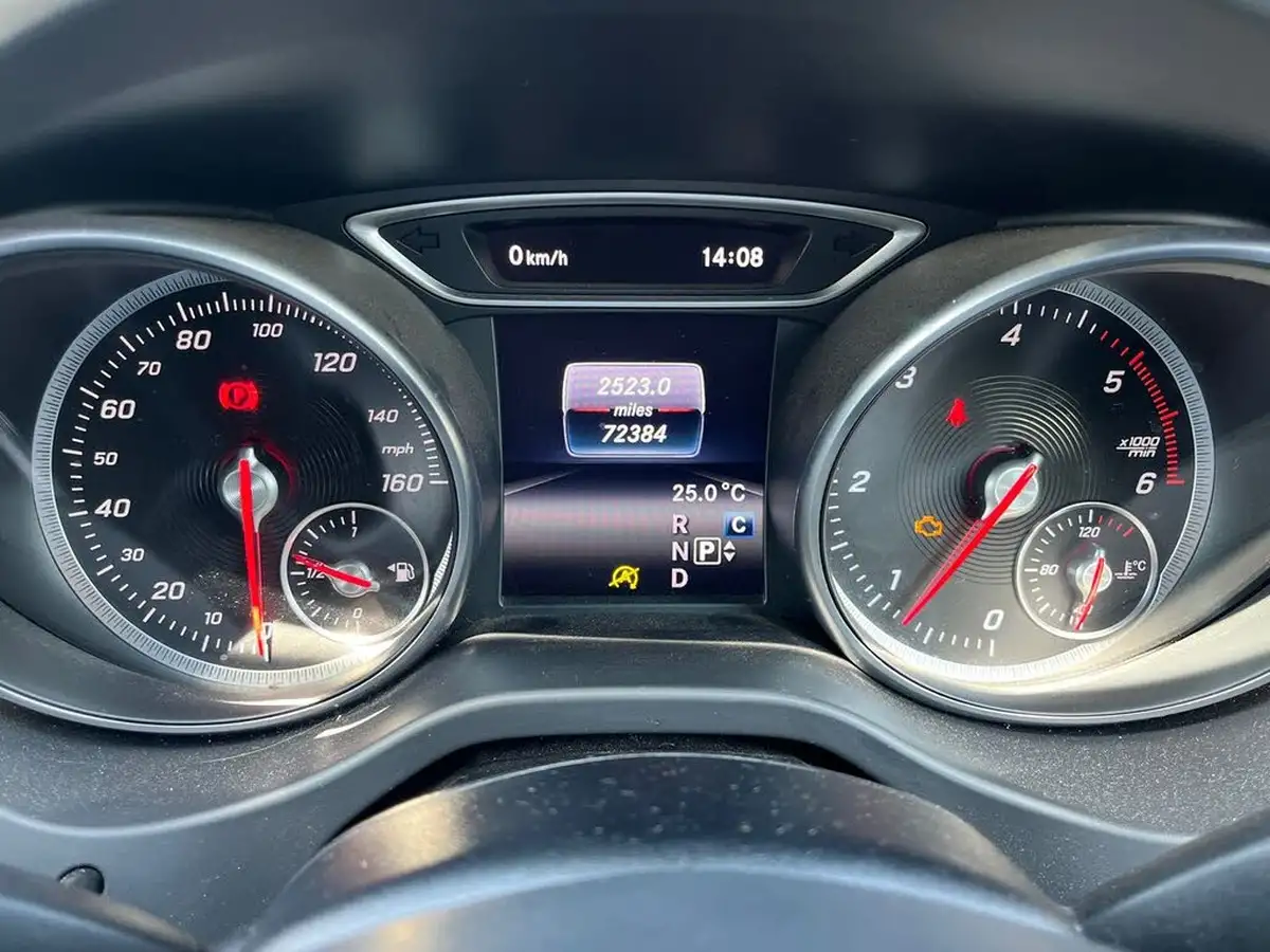 2017-mercedes-benz-gla-class-21d-gla-220d-amg-line-executivess-big-28