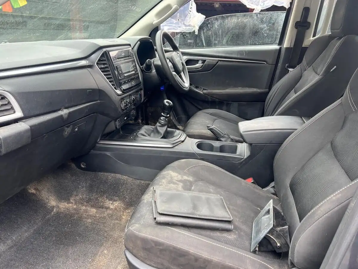 2021-isuzu-d-max-19td-dl20-double-pickup-big-11