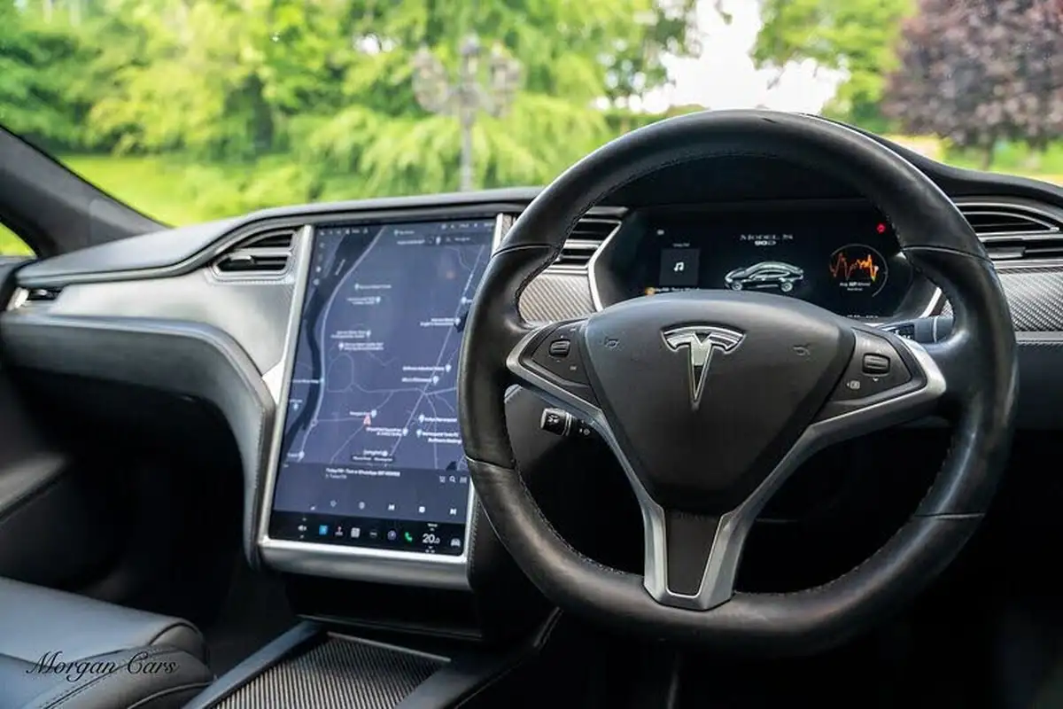 2017-tesla-model-s-e-90d-311kw-big-30