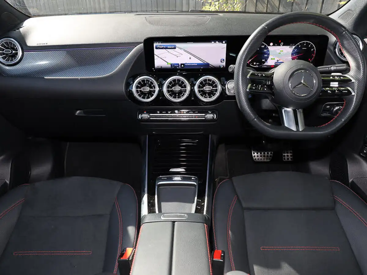 2024-mercedes-benz-gla-class-13-gla-200-amg-line-executive-big-3