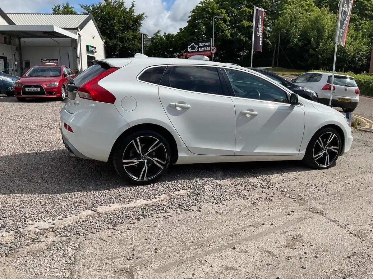 2016-volvo-v40-20td-d2-r-design-pro-big-62
