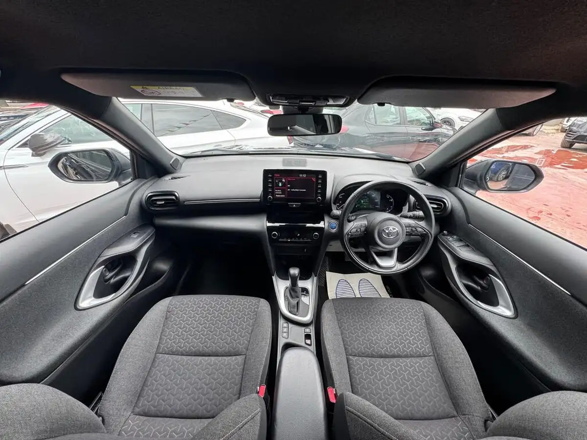2022-toyota-yaris-15-vvt-i-design-panoramic-roof-big-1