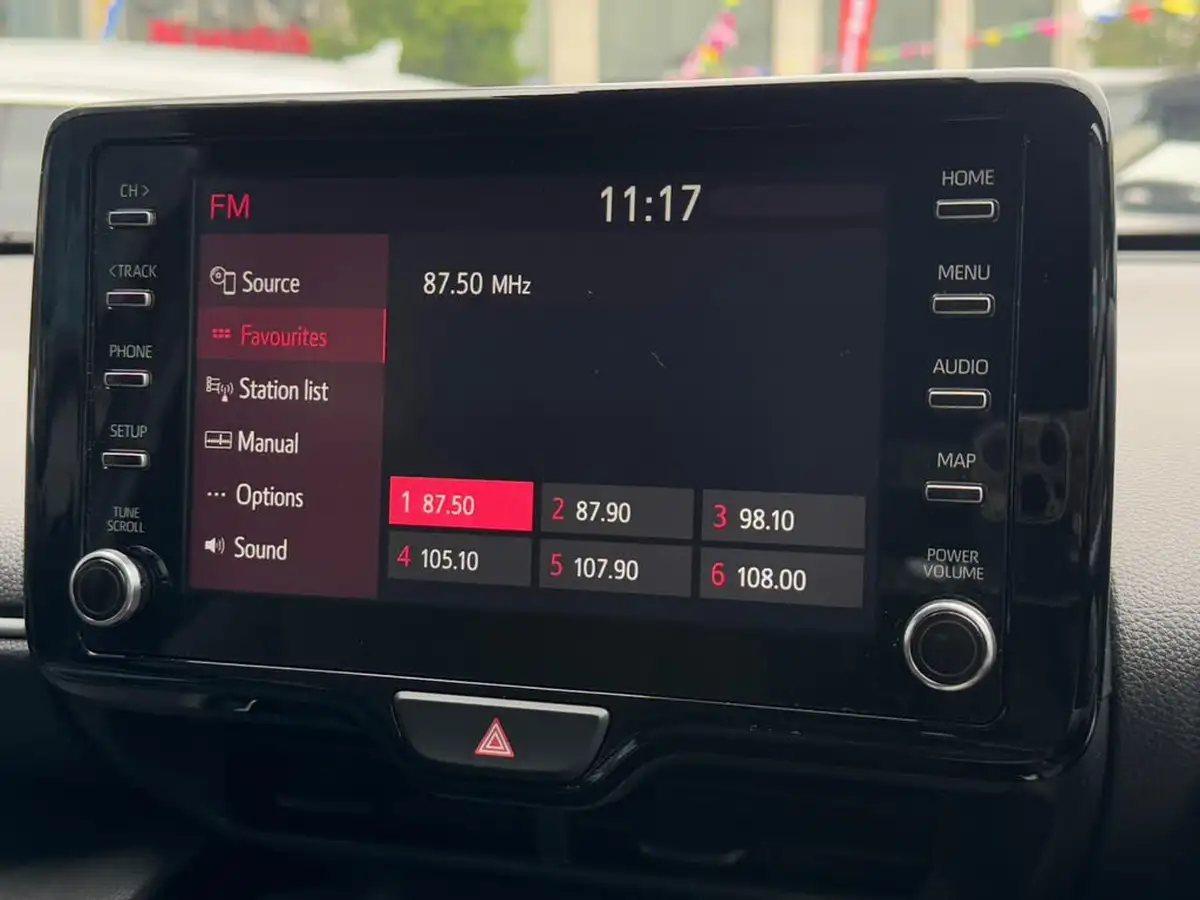 2022-toyota-yaris-15-vvt-i-design-panoramic-roof-big-29