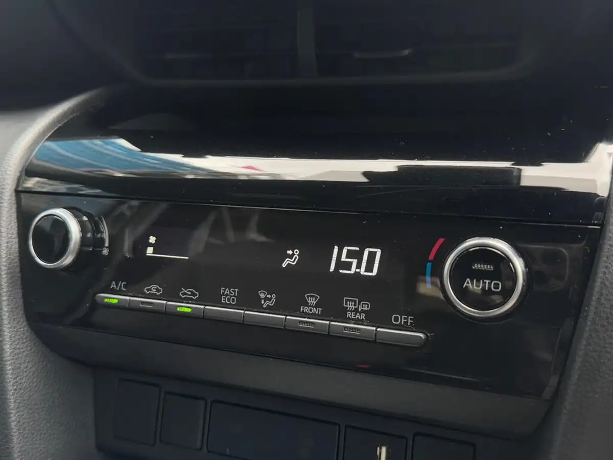 2022-toyota-yaris-15-vvt-i-design-panoramic-roof-big-53
