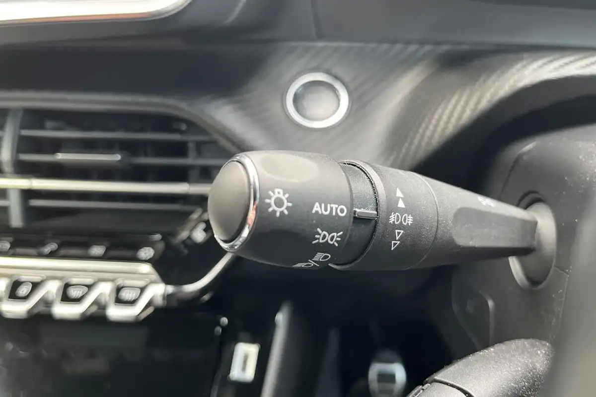 2022-peugeot-2008-suv-12-puretech-gt-big-22