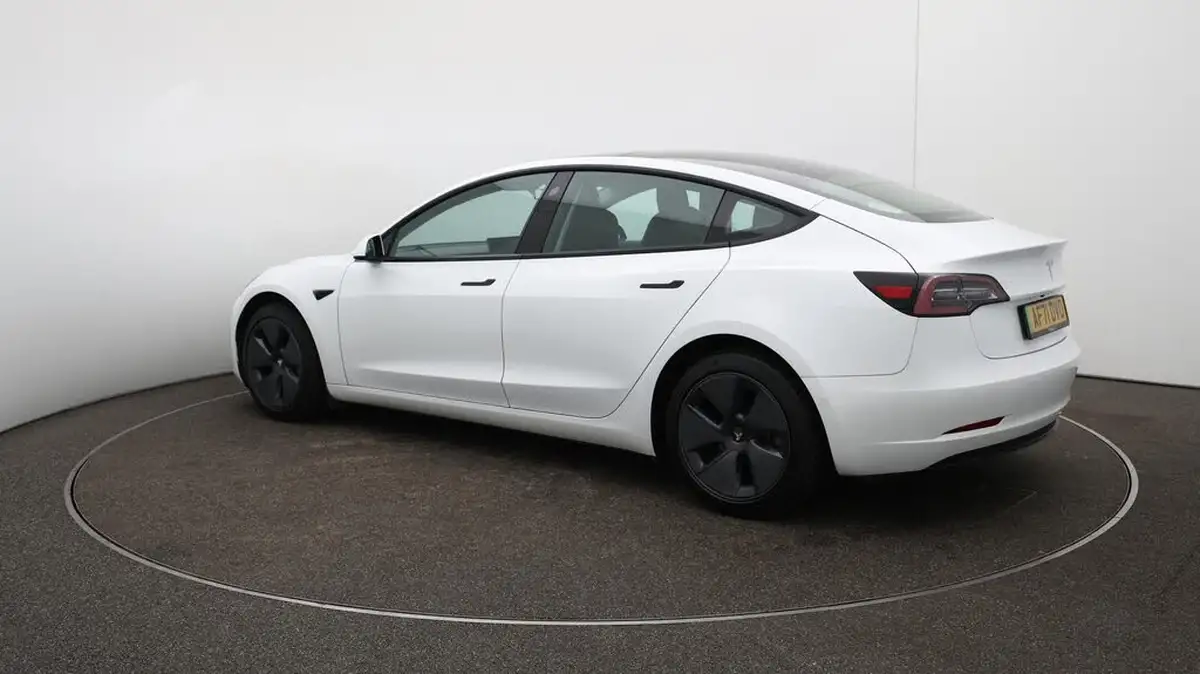 2021-tesla-model-3-e-long-range-awd-big-35