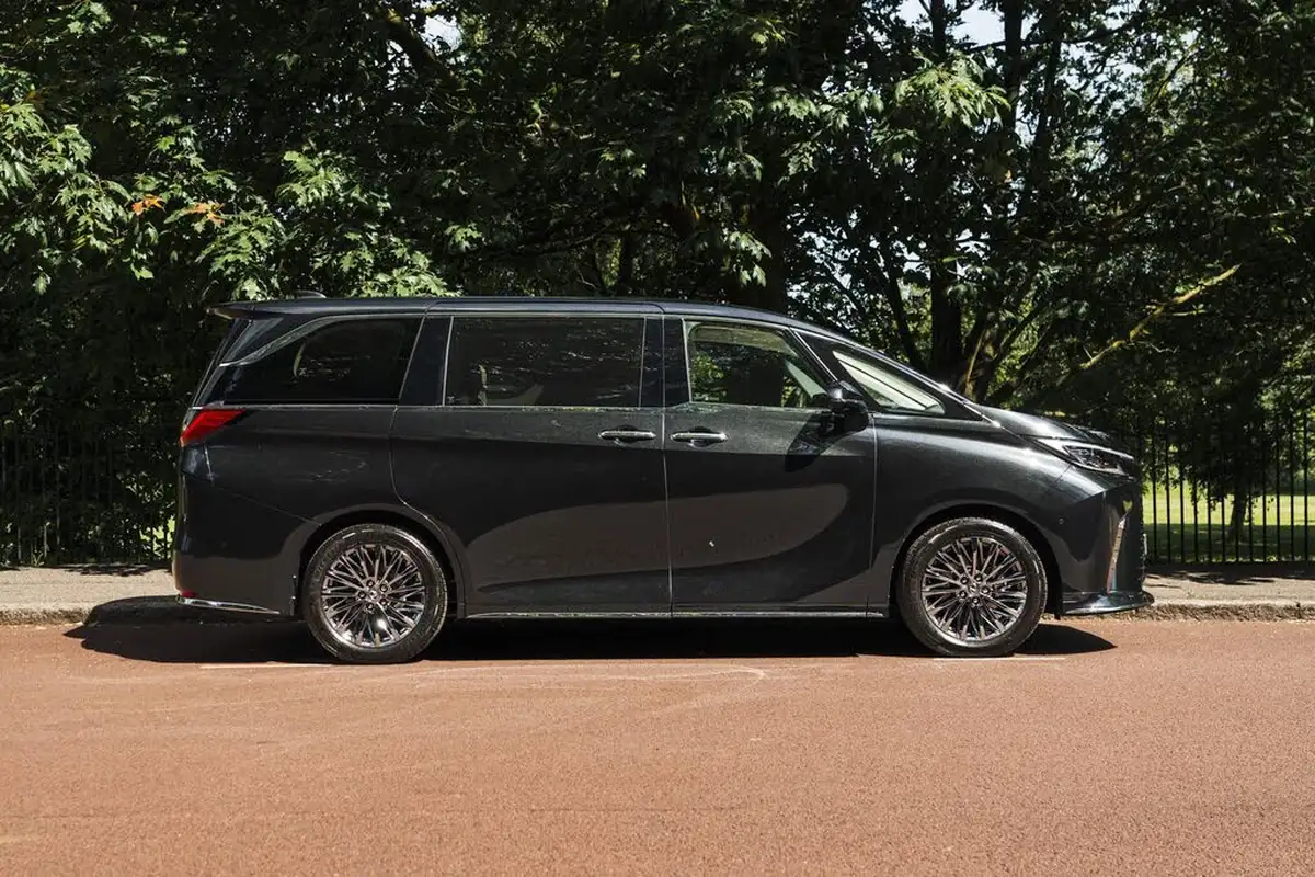 2025-lexus-lm-350h-25-awd-big-7