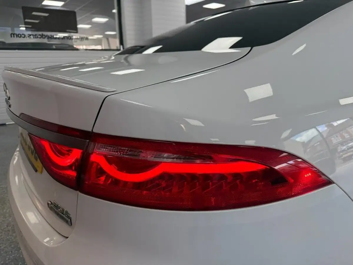 2018-jaguar-xf-20i-r-sport-200ps-saloon-4d-1999cc-big-6