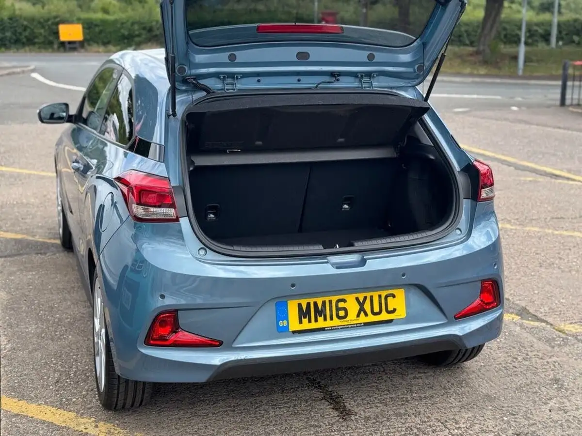 2016-hyundai-i20-12-sport-big-9