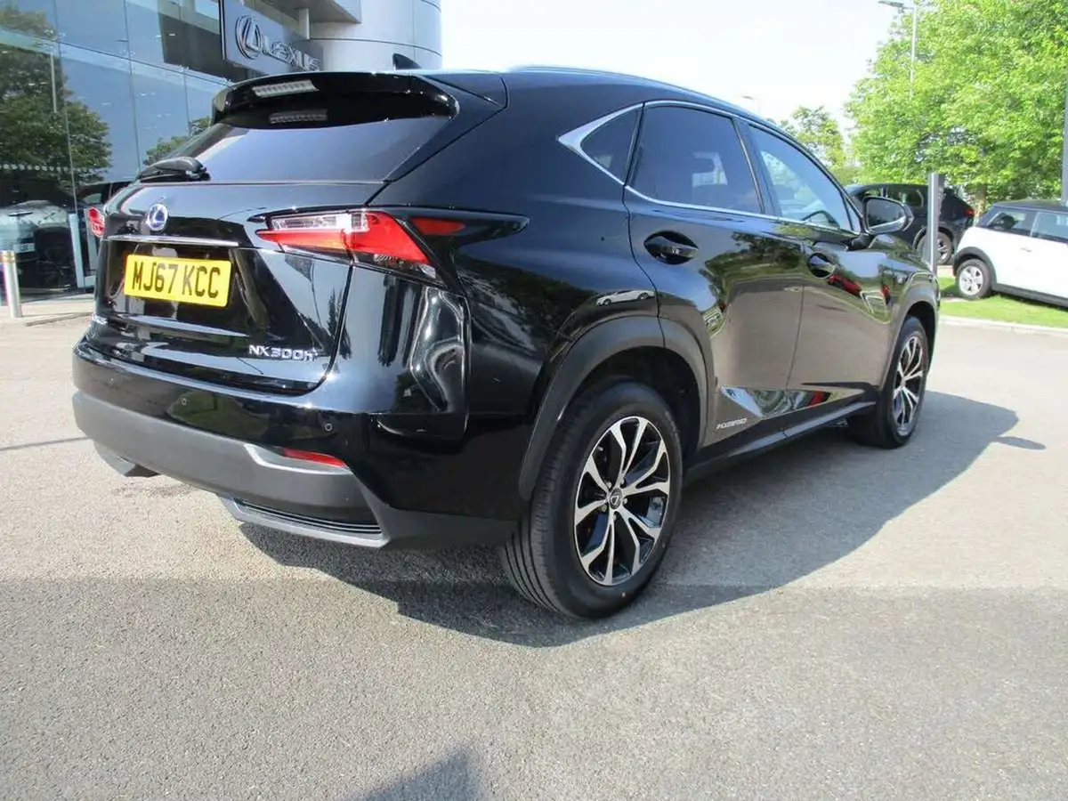 2017-lexus-nx-300h-25-f-sport-p-navipan-big-5