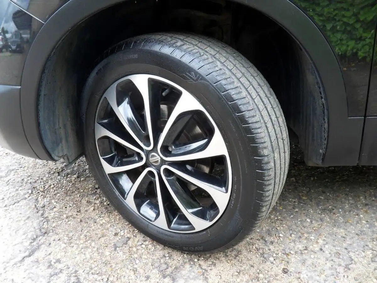 2012-nissan-qashqai-15td-n-tec-big-49