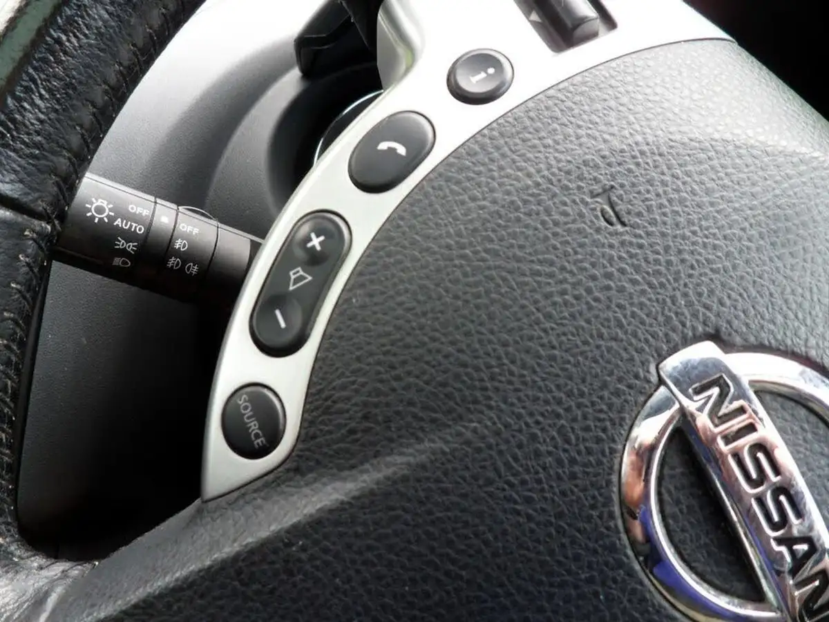 2012-nissan-qashqai-15td-n-tec-big-77