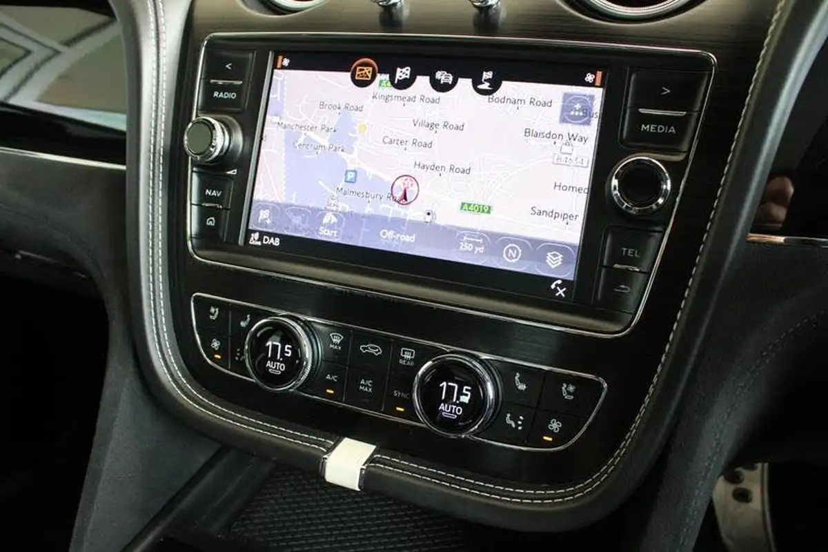 2019-bentley-bentayga-60-w12-speed-big-24